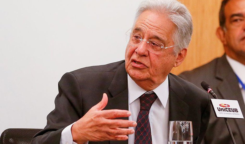 Fernando Henrique tem exposto, com clareza, seu desprezo em relação aos movimentos de massa e, simultaneamente, o seu temor de uma democratização mais profunda que assegure maior protagonismo de seguimentos não ligados a uma elite, igualmente decadente (Foto: Pedro Maciel) Fernando Henrique tem exposto, com clareza, seu desprezo em relação aos movimentos de massa e, simultaneamente, o seu temor de uma democratização mais profunda que assegure maior protagonismo de seguimentos não ligados a uma elite, igualmente decadente