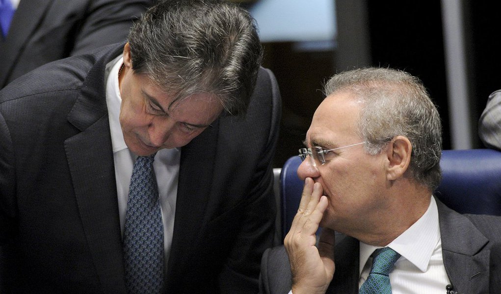 O senador Eunìcio Oliveira (PMDB-CE), primeiro nome que surge na disputa pela presidência do Senado Federal, tem usado como estratégia desvincular a sua imagem e ideias das do atual presidente Renan Calheiros (PMDB-AL); ele teria dito ao presidente Michel Temer e a parlamentares que, caso eleito, irá fazer uma gestão com o objetivo de aproximação e conciliação entre os Poderes (Foto: Voney Malta) O senador Eunìcio Oliveira (PMDB-CE), primeiro nome que surge na disputa pela presidência do Senado Federal, tem usado como estratégia desvincular a sua imagem e ideias das do atual presidente Renan Calheiros (PMDB-AL); ele teria dito ao presidente Michel Temer e a parlamentares que, caso eleito, irá fazer uma gestão com o objetivo de aproximação e conciliação entre os Poderes