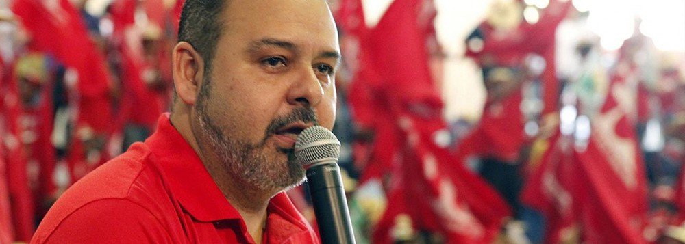 A PEC 287 enviada ao Congresso por Michel Temer para de reformar a Previdência no País é mais uma tentativa de desconstrução das garantias sociais previstas na Carta de 1988; para o presidente da CUT, Vagner Freitas, a agenda de Temer está destruindo o Brasil; "É pior do que o confisco da poupança feito por Collor. Não é com arrocho, desemprego e o fim das aposentadorias que o Brasil vai sair da crise. Isso só contribui para aumentar a pobreza, a violência e fazer o país andar para trás", afirma; pesquisa feita pelo Instituto Vox Populi revelou que 87% dos brasileros rejeitam a reforma da Previdência (Foto: Leonardo Lucena) A PEC 287 enviada ao Congresso por Michel Temer para de reformar a Previdência no País é mais uma tentativa de desconstrução das garantias sociais previstas na Carta de 1988; para o presidente da CUT, Vagner Freitas, a agenda de Temer está destruindo o Brasil; "É pior do que o confisco da poupança feito por Collor. Não é com arrocho, desemprego e o fim das aposentadorias que o Brasil vai sair da crise. Isso só contribui para aumentar a pobreza, a violência e fazer o país andar para trás", afirma; pesquisa feita pelo Instituto Vox Populi revelou que 87% dos brasileros rejeitam a reforma da Previdência