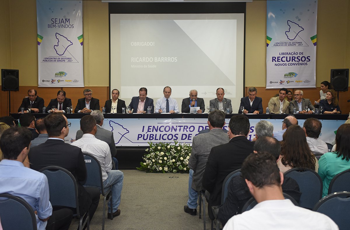 Vice-governador Belivaldo Chagas participou do I Encontro de Gestores Públicos de Sergipe-2017, no qual o ministro da Saúde, Ricardo Barros, assinou duas portarias que beneficiam o estado; a primeira habilita Aracaju a receber incentivo financeiro para custeio do Samu e a segunda estabelece recursos para a média e alta complexidade para Estado, através de R$ 6,3 milhões em investimentos; os recursos vão custear 19 serviços hospitalares e ambulatoriais, voltados à assistência especializada e atendimento de média complexidade; também estão previstos recursos para serviços da rede de urgência e emergência, incluindo Samu 192, de alta complexidade, como assistência oncológica (Foto: José Barbacena) Vice-governador Belivaldo Chagas participou do I Encontro de Gestores Públicos de Sergipe-2017, no qual o ministro da Saúde, Ricardo Barros, assinou duas portarias que beneficiam o estado; a primeira habilita Aracaju a receber incentivo financeiro para custeio do Samu e a segunda estabelece recursos para a média e alta complexidade para Estado, através de R$ 6,3 milhões em investimentos; os recursos vão custear 19 serviços hospitalares e ambulatoriais, voltados à assistência especializada e atendimento de média complexidade; também estão previstos recursos para serviços da rede de urgência e emergência, incluindo Samu 192, de alta complexidade, como assistência oncológica