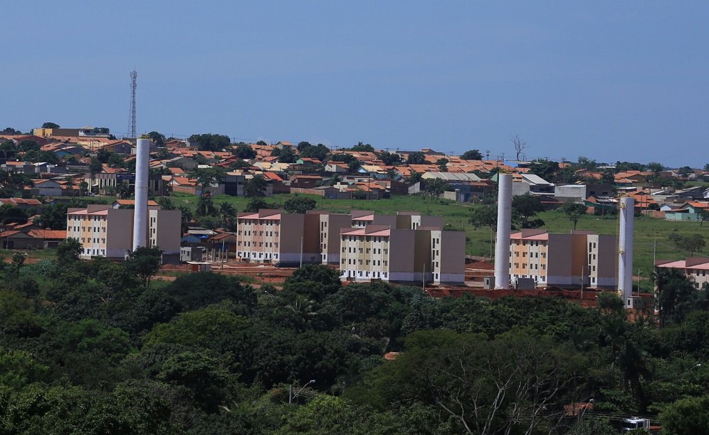 O Governo de Goiás, por meio da Agência Goiana de Habitação (Agehab), abre no dia 10 de janeiro as inscrições para moradias no Conjunto Vera Cruz, denominado “Residencial Nelson Mandela”, e Jardins do Cerrado 10 – Fase 6, em Goiânia; lista de famílias habilitadas a participarem do sorteio será divulgada no site da Agehab na data prevista de 15 de março; inscrições poderão ser feitas pelo site www.agehab.go.gov.br ou em postos de atendimento do Vapt-Vupt até 10 de março de 2017 (Foto: José Barbacena) O Governo de Goiás, por meio da Agência Goiana de Habitação (Agehab), abre no dia 10 de janeiro as inscrições para moradias no Conjunto Vera Cruz, denominado “Residencial Nelson Mandela”, e Jardins do Cerrado 10 – Fase 6, em Goiânia; lista de famílias habilitadas a participarem do sorteio será divulgada no site da Agehab na data prevista de 15 de março; inscrições poderão ser feitas pelo site www.agehab.go.gov.br ou em postos de atendimento do Vapt-Vupt até 10 de março de 2017