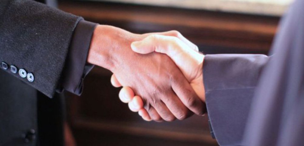 Graças à crise econômica e política dos últimos anos, o desemprego no Brasil chegou a patamares altíssimos antes vistos apenas na década de 90; com uma massa de desempregados de setores tradicionais e uma maior dificuldade de entrar no mercado, trabalhar para startups se tornou uma alternativa interessantíssima para muita gente; só que a lógica em startups funciona diferente da lógica dos setores tradicionais – e as plataformas tradicionais de empregos não se encaixam tão bem; e para se ajustar para essa necessidade, um empreendedor resolveu criar uma plataforma para sanar sua dificuldade: encontrar os primeiros funcionários para sua startup (Foto: Leonardo Lucena) Graças à crise econômica e política dos últimos anos, o desemprego no Brasil chegou a patamares altíssimos antes vistos apenas na década de 90; com uma massa de desempregados de setores tradicionais e uma maior dificuldade de entrar no mercado, trabalhar para startups se tornou uma alternativa interessantíssima para muita gente; só que a lógica em startups funciona diferente da lógica dos setores tradicionais – e as plataformas tradicionais de empregos não se encaixam tão bem; e para se ajustar para essa necessidade, um empreendedor resolveu criar uma plataforma para sanar sua dificuldade: encontrar os primeiros funcionários para sua startup