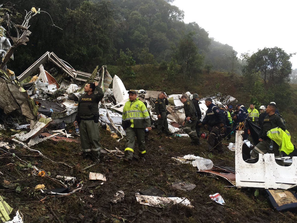 A Agência Nacional de Aviação Civil (Anac) informou nesta terça-feira que recusou pedido da empresa aérea boliviana Lamia para transportar a Chapecoense diretamente do Brasil para a Colômbia com base no Código Brasileiro de Aeronáutica (CBAer) e na Convenção de Chicago, que trata dos acordos de serviços aéreos entre os países; "O acordo com a Bolívia, país originário da companhia aérea Lamia, não prevê operações como a solicitada", disse a Anac em nota oficial, acrescentando que, em complemento à negativa, a agência informou aos solicitantes do voo que o transporte poderia ser realizado por empresa aérea brasileira ou colombiana, nos termos dos acordos internacionais em vigor (Foto: Gisele Federicce) A Agência Nacional de Aviação Civil (Anac) informou nesta terça-feira que recusou pedido da empresa aérea boliviana Lamia para transportar a Chapecoense diretamente do Brasil para a Colômbia com base no Código Brasileiro de Aeronáutica (CBAer) e na Convenção de Chicago, que trata dos acordos de serviços aéreos entre os países; "O acordo com a Bolívia, país originário da companhia aérea Lamia, não prevê operações como a solicitada", disse a Anac em nota oficial, acrescentando que, em complemento à negativa, a agência informou aos solicitantes do voo que o transporte poderia ser realizado por empresa aérea brasileira ou colombiana, nos termos dos acordos internacionais em vigor