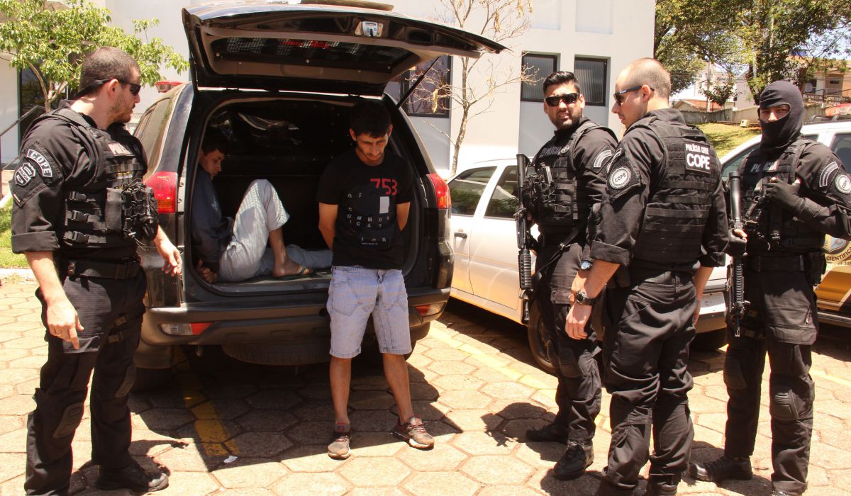 A Comissão de Direitos Humanos e Minorias da Câmara dos Deputados organiza diligência nesta quinta-feira para apurar possíveis violações de direitos humanos no Estado do Paraná; o foco será apurar ações de criminalização de lideranças por parte da polícia, durante a Operação Castra, realizada no último dia 4, que envolveu o estado do Paraná, São Paulo e Mato Grosso do Sul, e teve como principal objetivo prender integrantes dos Acampamentos Dom Tomás Balduíno e Herdeiros da Terra de 1° de maio, militantes assentados da região central do estado (Foto: Romulo Faro) A Comissão de Direitos Humanos e Minorias da Câmara dos Deputados organiza diligência nesta quinta-feira para apurar possíveis violações de direitos humanos no Estado do Paraná; o foco será apurar ações de criminalização de lideranças por parte da polícia, durante a Operação Castra, realizada no último dia 4, que envolveu o estado do Paraná, São Paulo e Mato Grosso do Sul, e teve como principal objetivo prender integrantes dos Acampamentos Dom Tomás Balduíno e Herdeiros da Terra de 1° de maio, militantes assentados da região central do estado