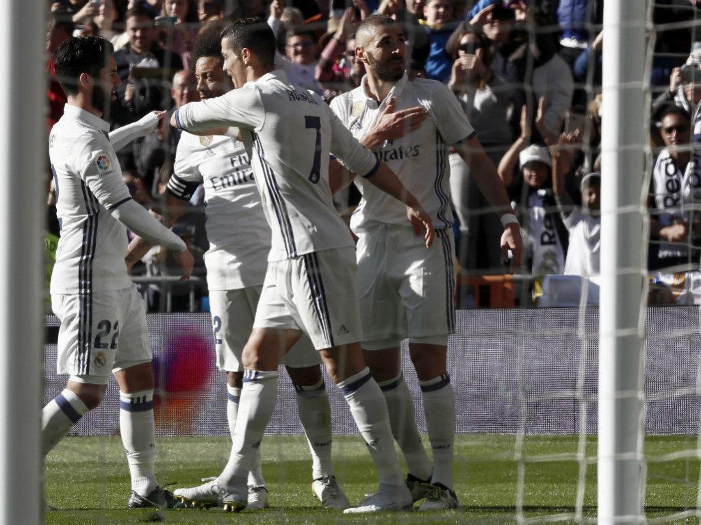O Real Madrid alcançou um recorde espanhol de 39 jogos invicto em todas as competições que disputa, ao golear o Granada por 5 x 0 e abrir seis pontos de vantagem na liderança do campeonato espanhol (Foto: Gisele Federicce) O Real Madrid alcançou um recorde espanhol de 39 jogos invicto em todas as competições que disputa, ao golear o Granada por 5 x 0 e abrir seis pontos de vantagem na liderança do campeonato espanhol