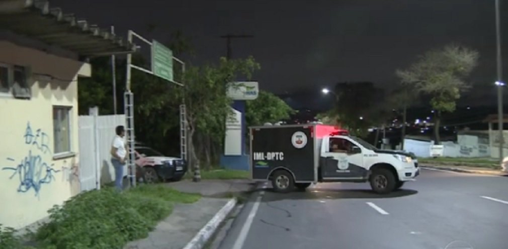 O secretário de Segurança Pública do Amazonas, Sérgio Fontes, confirmou pelo menos 60 mortes na rebelião no Complexo Penitenciário Anísio Jobim, que liga Manaus a Boa Vista (RR); cerca de 25 corpos já estão no IML (Instituto Médico Legal) da capital do Estado, segundo informou a Polícia Militar; rebelião começou neste domingo (1) e foi motivada por uma briga entre facções criminosas que atuam dentro da unidade prisional (Foto: José Barbacena) O secretário de Segurança Pública do Amazonas, Sérgio Fontes, confirmou pelo menos 60 mortes na rebelião no Complexo Penitenciário Anísio Jobim, que liga Manaus a Boa Vista (RR); cerca de 25 corpos já estão no IML (Instituto Médico Legal) da capital do Estado, segundo informou a Polícia Militar; rebelião começou neste domingo (1) e foi motivada por uma briga entre facções criminosas que atuam dentro da unidade prisional