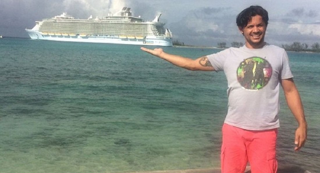 As autoridades dos Estados Unidos trabalham com a hipótese que os brasileiros desaparecidos nas Bahamas estejam vivos, provavelmente mantidos incomunicáveis em algum ponto, aguardando o melhor momento para ingressar ilegalmente nos Estados Unidos; essa foi a informação que chegou ao Itamaraty; linha de investigação é reforçada pelo fato de a guarda costeira americana não haver encontrado vestígios de naufrágio; por isso, outra hipótese em investigação pelas autoridades norte-americanas é que a embarcação esteja à deriva (Foto: Giuliana Miranda) As autoridades dos Estados Unidos trabalham com a hipótese que os brasileiros desaparecidos nas Bahamas estejam vivos, provavelmente mantidos incomunicáveis em algum ponto, aguardando o melhor momento para ingressar ilegalmente nos Estados Unidos; essa foi a informação que chegou ao Itamaraty; linha de investigação é reforçada pelo fato de a guarda costeira americana não haver encontrado vestígios de naufrágio; por isso, outra hipótese em investigação pelas autoridades norte-americanas é que a embarcação esteja à deriva