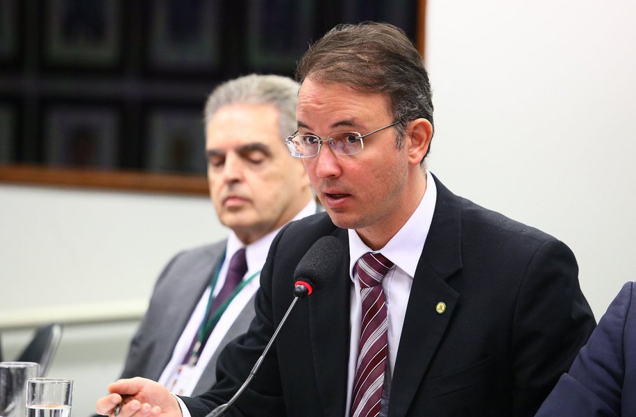 Deputados que integram a Comissão de Fiscalização Financeira e Controle (CFFC) da Câmara acusam parlamentares do PMDB, PSDB, DEM, PP, PSB e PTB de boicote aos trabalhos do colegiado; desde o início do governo Temer, os integrantes da comissão deixam de registrar presença nas reuniões para evitar quórum; "Isso só demonstra que o governo Temer não tem compromisso com a transparência dos seus atos", disse o deputado Leo de Brito (PT-AC) (Foto: Aquiles Lins) Deputados que integram a Comissão de Fiscalização Financeira e Controle (CFFC) da Câmara acusam parlamentares do PMDB, PSDB, DEM, PP, PSB e PTB de boicote aos trabalhos do colegiado; desde o início do governo Temer, os integrantes da comissão deixam de registrar presença nas reuniões para evitar quórum; "Isso só demonstra que o governo Temer não tem compromisso com a transparência dos seus atos", disse o deputado Leo de Brito (PT-AC)