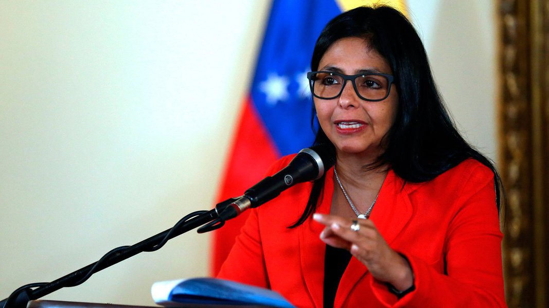 A Venezuela anunciou na sexta-feira a cessão formal da presidência pro tempore do Mercosul para a Argentina após concluir seu período na liderança no grupo regional, depois da polêmica com a suspensão de Caracas por não ter cumprido compromissos assumidos em 2012; a chanceler venezuelana, Delcy Rodríguez, publicou a carta dirigida aos países do bloco em sua conta no Twitter; "Me dirijo a vocês para informar a finalização do exercício legítimo por parte da República Bolivariana da Venezuela na presidência pro tempore do Mercosul" (Foto: Romulo Faro) A Venezuela anunciou na sexta-feira a cessão formal da presidência pro tempore do Mercosul para a Argentina após concluir seu período na liderança no grupo regional, depois da polêmica com a suspensão de Caracas por não ter cumprido compromissos assumidos em 2012; a chanceler venezuelana, Delcy Rodríguez, publicou a carta dirigida aos países do bloco em sua conta no Twitter; "Me dirijo a vocês para informar a finalização do exercício legítimo por parte da República Bolivariana da Venezuela na presidência pro tempore do Mercosul"