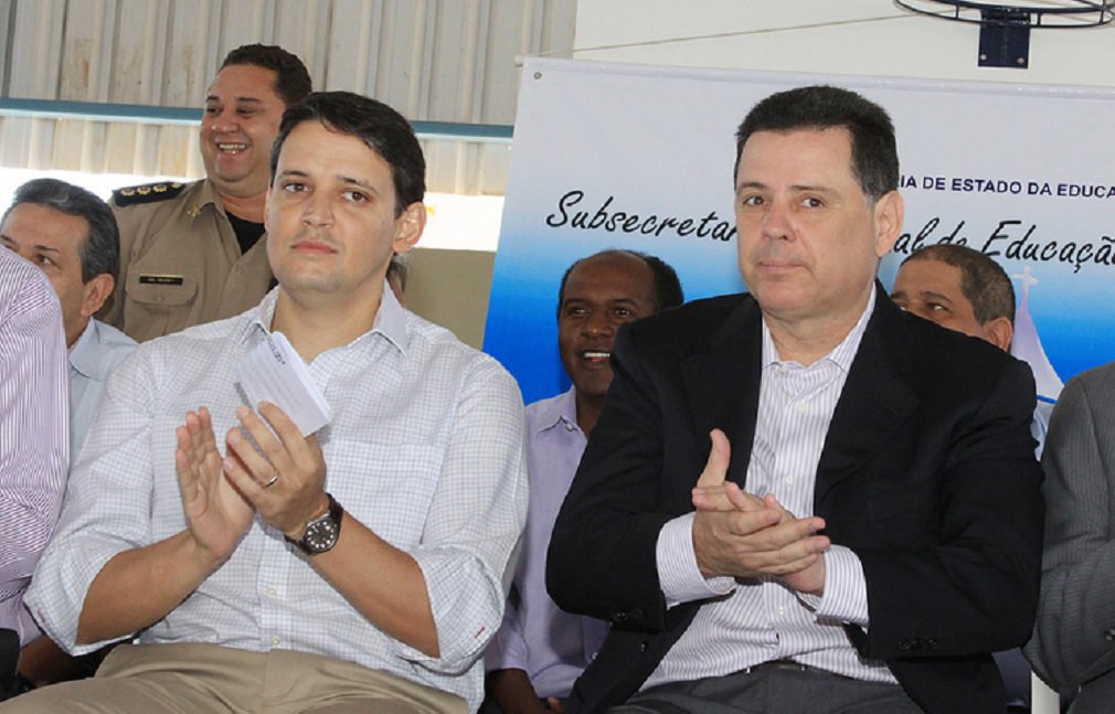 Deputado federal Thiago Peixoto (PSD), um dos aliados mais próximos do governador Marconi Perillo (PSDB), entende que a reforma administrativa em curso deve chegar também ao primeiro escalão; “Essa mudança só vai acontecer de verdade se tiver como foco o primeiro escalão, porque é ali que se tem oportunidade de fazer a diferença”, afirmou o deputado em vídeo postado em suas redes sociais nesta terça-feira; Thiago teria até falado pessoalmente ao governador sobre a necessidade de mudanças; até o momento, não há reforma em curso no primeiro escalão (Foto: José Barbacena) Deputado federal Thiago Peixoto (PSD), um dos aliados mais próximos do governador Marconi Perillo (PSDB), entende que a reforma administrativa em curso deve chegar também ao primeiro escalão; “Essa mudança só vai acontecer de verdade se tiver como foco o primeiro escalão, porque é ali que se tem oportunidade de fazer a diferença”, afirmou o deputado em vídeo postado em suas redes sociais nesta terça-feira; Thiago teria até falado pessoalmente ao governador sobre a necessidade de mudanças; até o momento, não há reforma em curso no primeiro escalão