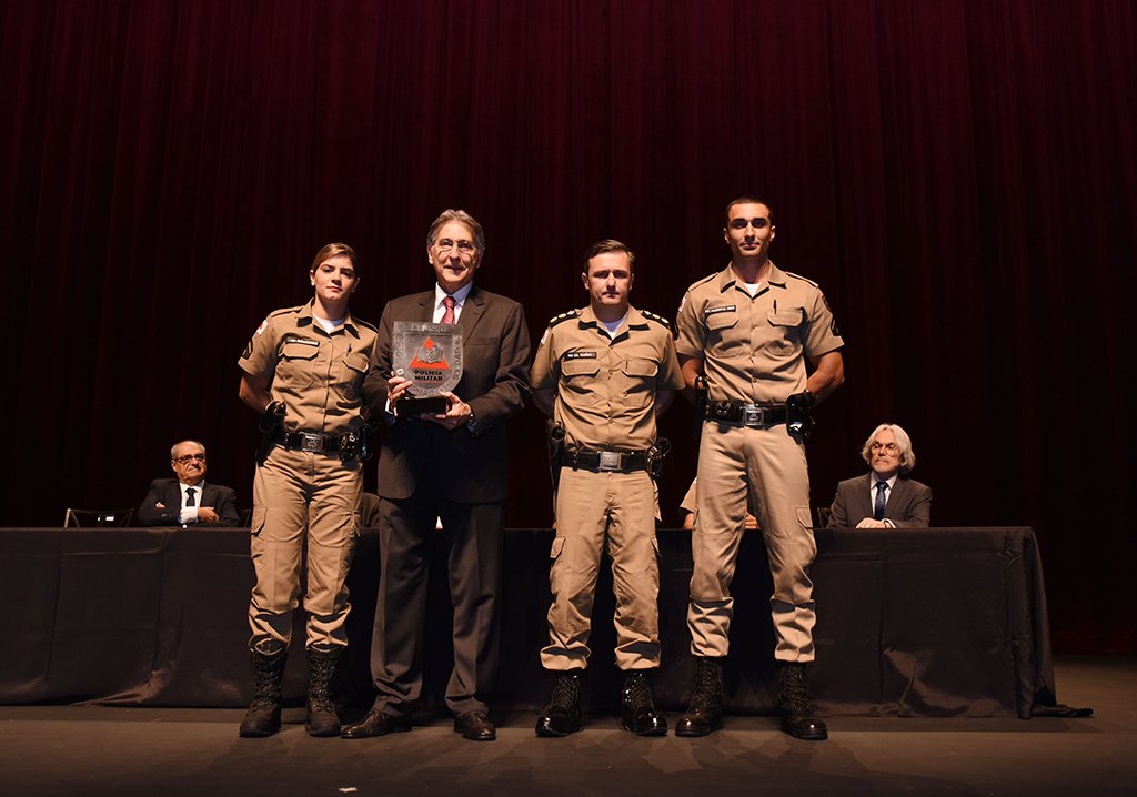 Governador Fernando pimental participa do encontro com nos soldados da policia Militar. 26-01-2017- Palácio das Artes. (Foto: Leonardo Lucena) Governador Fernando pimental participa do encontro com nos soldados da policia Militar. 26-01-2017- Palácio das Artes.