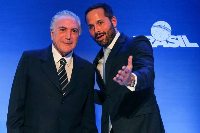 Calero resolveu fazer como o índio Juruna, gravou a todos que lhe trataram como um qualquer. E agora Geddel, Padilha e Temer estariam nas suas mãos; Calero é o nosso anti-herói. E pode derrubar Temer; E vai inverter o ditado. De onde menos se espera é que pode sair tudo (Foto: Renato Rovai) Calero resolveu fazer como o índio Juruna, gravou a todos que lhe trataram como um qualquer. E agora Geddel, Padilha e Temer estariam nas suas mãos; Calero é o nosso anti-herói. E pode derrubar Temer; E vai inverter o ditado. De onde menos se espera é que pode sair tudo
