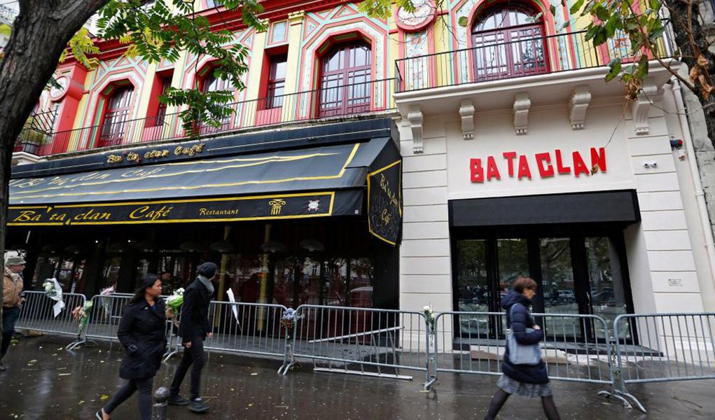 Casa de espetáculos parisiense Bataclan será reaberta neste sábado, 12, um ano após ter sido um dos alvos dos atentados terroristas de 13 de novembro de 2015 na capital francesa; na mesma noite, foram registrados diversos ataques simultâneos em Paris, deixando um total de 130 mortos e centenas de feridos (Foto: Aquiles Lins) Casa de espetáculos parisiense Bataclan será reaberta neste sábado, 12, um ano após ter sido um dos alvos dos atentados terroristas de 13 de novembro de 2015 na capital francesa; na mesma noite, foram registrados diversos ataques simultâneos em Paris, deixando um total de 130 mortos e centenas de feridos
