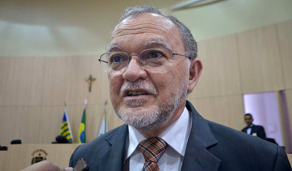 O presidente eleito do Tribunal de Contas do Estado do Piauí (TCE/PI), conselheiro Olavo Rebêlo, está internado no Hospital São Paulo, em Teresina, após sofrer um princípio de infarto; ele passou por um procedimento de Cateterismo para desobstruir as artérias afetadas; o quadro dele é considerado estável (Foto: Voney Malta) O presidente eleito do Tribunal de Contas do Estado do Piauí (TCE/PI), conselheiro Olavo Rebêlo, está internado no Hospital São Paulo, em Teresina, após sofrer um princípio de infarto; ele passou por um procedimento de Cateterismo para desobstruir as artérias afetadas; o quadro dele é considerado estável