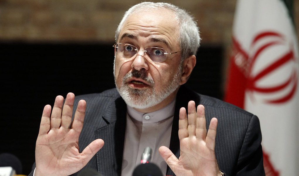 O presidente eleito dos Estados Unidos, Donald Trump, deve se manter comprometido com o acordo nuclear internacional com o Irã, disse nesta quarta-feira o ministro das Relações Exteriores do Irã, Mohammad Javad Zarif, segundo a agência de notícias Tasnim (Foto: Leonardo Attuch) O presidente eleito dos Estados Unidos, Donald Trump, deve se manter comprometido com o acordo nuclear internacional com o Irã, disse nesta quarta-feira o ministro das Relações Exteriores do Irã, Mohammad Javad Zarif, segundo a agência de notícias Tasnim