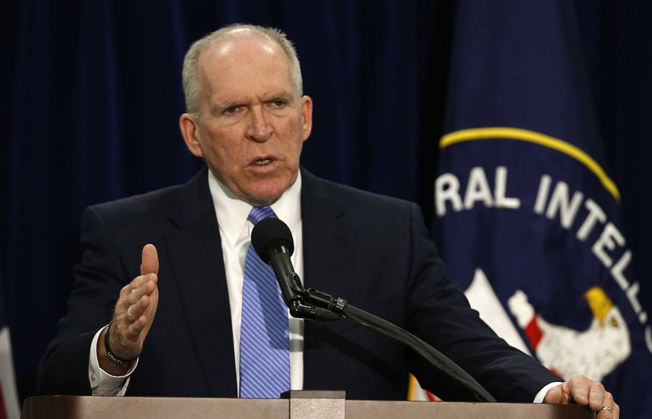 O Diretor da Agência Central de Inteligência (CIA) dos Estados Unidos, John Brennan, afirmou que a Rússia usa na Síria "a política de terra queimada"; a tática atribuída à Rússia pressupõe a aniquilação de tudo que possa ser vantajoso para o inimigo: infraestruturas, vias de comunicação, transportes ou instalações industriais; "O que os russos fizeram na Síria em termos de algumas das políticas de terra queimada que provocaram grande devastação e milhares e milhares de mortes inocentes. Não é algo que os Estados Unidos fariam em um destes conflitos militares", disse Brennan (Foto: Romulo Faro) O Diretor da Agência Central de Inteligência (CIA) dos Estados Unidos, John Brennan, afirmou que a Rússia usa na Síria "a política de terra queimada"; a tática atribuída à Rússia pressupõe a aniquilação de tudo que possa ser vantajoso para o inimigo: infraestruturas, vias de comunicação, transportes ou instalações industriais; "O que os russos fizeram na Síria em termos de algumas das políticas de terra queimada que provocaram grande devastação e milhares e milhares de mortes inocentes. Não é algo que os Estados Unidos fariam em um destes conflitos militares", disse Brennan