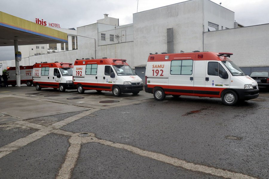 O Rio Grande do Sul recebe na próxima segunda-feira (9) uma frota de ambulâncias que serão destinadas a 61 municípios e utilizadas pelo Samu; a entrega será feita às 10h30, no Parque de Exposições Assis Brasil, em Esteio, em solenidade com Michel Temer e o governador José Ivo Sartori; essas unidades fazem parte de um total de 340 ambulâncias adquiridas pelo Ministério da Saúde para serem distribuídas por todo o Brasil; entre as 61 que ficarão no Rio Grande do Sul, sete são de suporte avançado e 54, de suporte básico (Foto: Leonardo Lucena) O Rio Grande do Sul recebe na próxima segunda-feira (9) uma frota de ambulâncias que serão destinadas a 61 municípios e utilizadas pelo Samu; a entrega será feita às 10h30, no Parque de Exposições Assis Brasil, em Esteio, em solenidade com Michel Temer e o governador José Ivo Sartori; essas unidades fazem parte de um total de 340 ambulâncias adquiridas pelo Ministério da Saúde para serem distribuídas por todo o Brasil; entre as 61 que ficarão no Rio Grande do Sul, sete são de suporte avançado e 54, de suporte básico