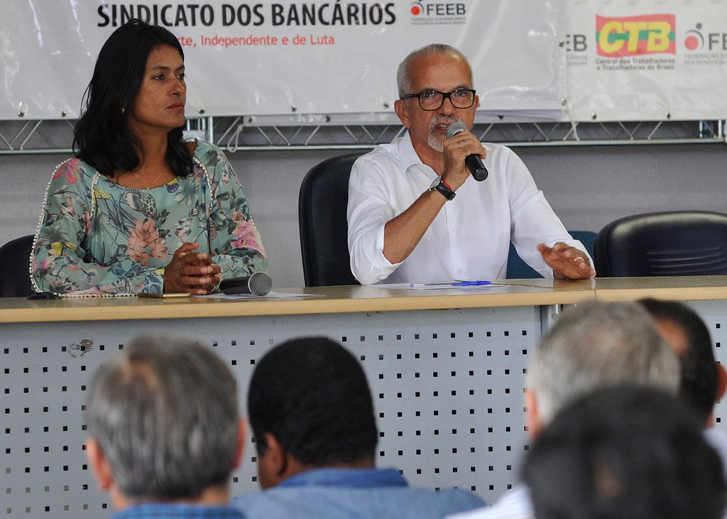O prefeito eleito de Aracaju, Edvaldo Nogueira (PCdoB), quer definir seu secretariado até o dia 15 de dezembro; “A indicação não será política, mas técnica, com pessoas capazes para tocar a pasta. Não pode ser só indicação partidária, não pode ser qualquer pessoa que vai responder por uma secretaria ou órgão municipal, pois temos que dar resultados à população”, disse; Edvaldo ressalta que quer "inovar": "Na nomeação do secretariado vai prevalecer o critério técnico e de competência. Se a indicação for fora disso não nomeio. Quero capacidade para colocar em prática as metas" (Foto: Valter Lima) O prefeito eleito de Aracaju, Edvaldo Nogueira (PCdoB), quer definir seu secretariado até o dia 15 de dezembro; “A indicação não será política, mas técnica, com pessoas capazes para tocar a pasta. Não pode ser só indicação partidária, não pode ser qualquer pessoa que vai responder por uma secretaria ou órgão municipal, pois temos que dar resultados à população”, disse; Edvaldo ressalta que quer "inovar": "Na nomeação do secretariado vai prevalecer o critério técnico e de competência. Se a indicação for fora disso não nomeio. Quero capacidade para colocar em prática as metas"