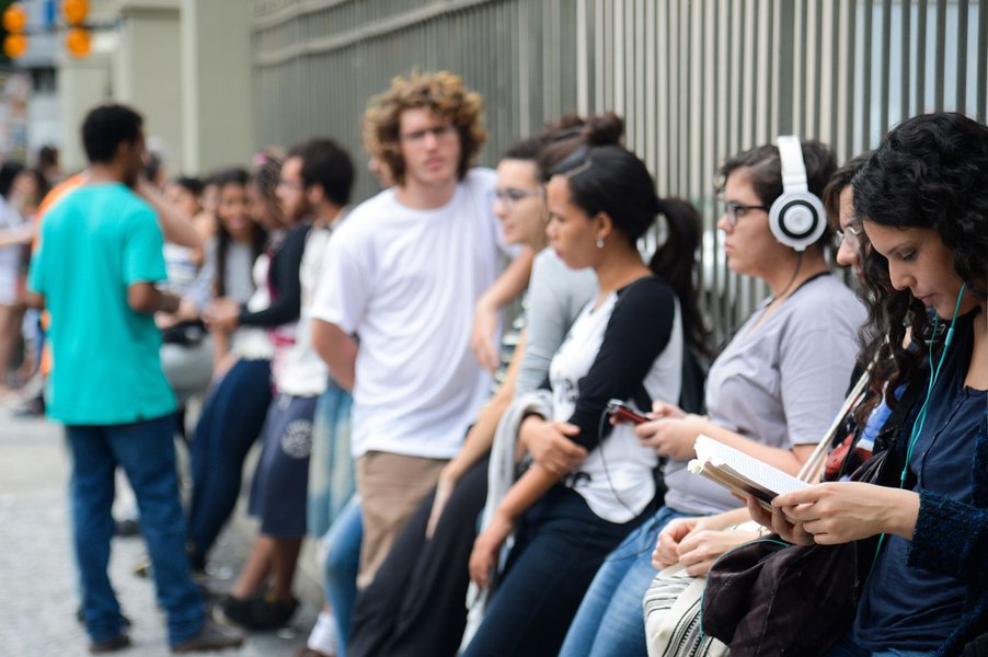 Os estudantes terão acesso ao resultado final do Enem no dia 19 de janeiro; no resultado, poderão saber quanto tiraram em cada uma das quatro provas realizadas neste final de semana: ciências humanas, ciências da natureza, linguagens e matemática; também terão acesso à nota da redação, cujo tema foi intolerância religiosa no Brasil; o gabarito será divulgado na quarta-feira (9), de manhã, no portal do Inep (Foto: Romulo Faro) Os estudantes terão acesso ao resultado final do Enem no dia 19 de janeiro; no resultado, poderão saber quanto tiraram em cada uma das quatro provas realizadas neste final de semana: ciências humanas, ciências da natureza, linguagens e matemática; também terão acesso à nota da redação, cujo tema foi intolerância religiosa no Brasil; o gabarito será divulgado na quarta-feira (9), de manhã, no portal do Inep