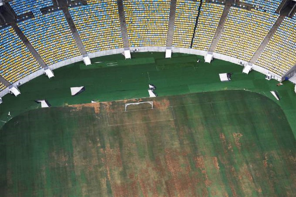 O Maracanã, que recebeu a final da Copa do Mundo de 2014 e as cerimônias de abertura e de enceramento dos Jogos Olímpicos Rio 2016, ficou no escuro nesta quinta-feira depois que a eletricidade foi cortada por falta de pagamento; "A Light cortou a energia do Maracanã nesta manhã", disse comunicado da concessionária de energia elétrica do Rio de Janeiro; "As contas estão atrasadas desde outubro"; dívida total é de cerca de 3 milhões de reais, sendo que 1,3 milhão de reais é de responsabilidade do consórcio liderado pela construtora Odebrecht e que tem a concessão do estádio, disse a Light (Foto: José Barbacena) O Maracanã, que recebeu a final da Copa do Mundo de 2014 e as cerimônias de abertura e de enceramento dos Jogos Olímpicos Rio 2016, ficou no escuro nesta quinta-feira depois que a eletricidade foi cortada por falta de pagamento; "A Light cortou a energia do Maracanã nesta manhã", disse comunicado da concessionária de energia elétrica do Rio de Janeiro; "As contas estão atrasadas desde outubro"; dívida total é de cerca de 3 milhões de reais, sendo que 1,3 milhão de reais é de responsabilidade do consórcio liderado pela construtora Odebrecht e que tem a concessão do estádio, disse a Light