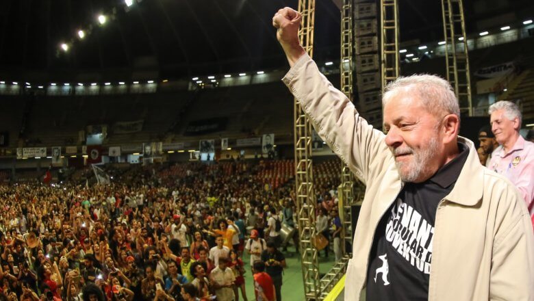 Lula, pelo seu histórico de lutas e realizações pelo Brasil, e, em especial, para as camadas populares, é sem dúvida o catalisador das aspirações de milhões de brasileiros cada vez mais desesperançados pelas atrocidades cometidas pelos usurpadores de plantão (Foto: Alberto Cantalice) Lula, pelo seu histórico de lutas e realizações pelo Brasil, e, em especial, para as camadas populares, é sem dúvida o catalisador das aspirações de milhões de brasileiros cada vez mais desesperançados pelas atrocidades cometidas pelos usurpadores de plantão