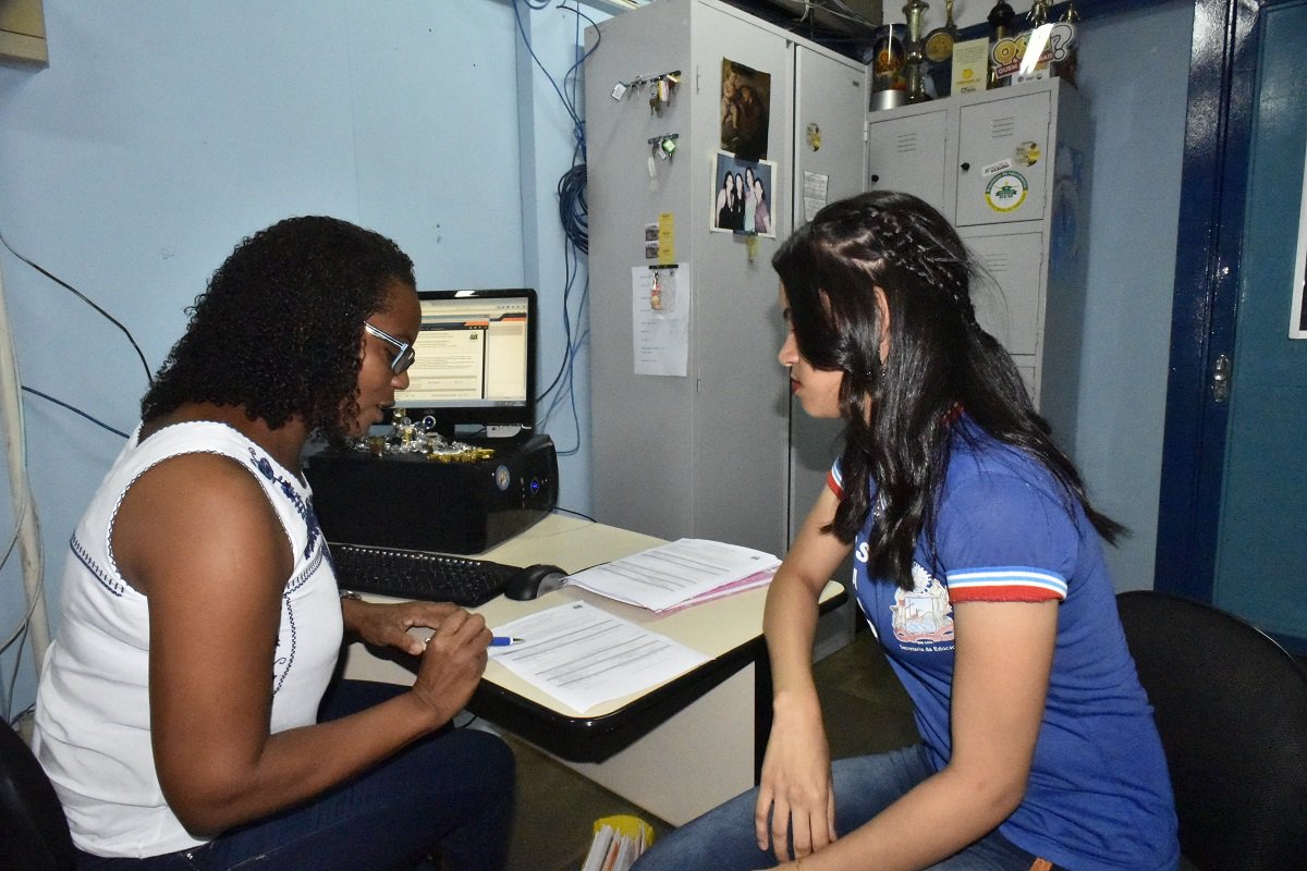 Os estudantes da rede estadual têm até sexta-feira (30) para realizar a renovação da matrícula na sua escola; quem perder o prazo terá que mudar de escola e fazer nova matrícula dia 24 de janeiro de 2017, em uma das unidades da rede estadual com vagas disponíveis; todos os estudantes já matriculados e com frequência regular nas escolas estaduais podem fazer a renovação da matrícula pela internet; quem preferir pode fazer a renovação presencialmente nas secretarias das escolas (Foto: Fatima 247) Os estudantes da rede estadual têm até sexta-feira (30) para realizar a renovação da matrícula na sua escola; quem perder o prazo terá que mudar de escola e fazer nova matrícula dia 24 de janeiro de 2017, em uma das unidades da rede estadual com vagas disponíveis; todos os estudantes já matriculados e com frequência regular nas escolas estaduais podem fazer a renovação da matrícula pela internet; quem preferir pode fazer a renovação presencialmente nas secretarias das escolas