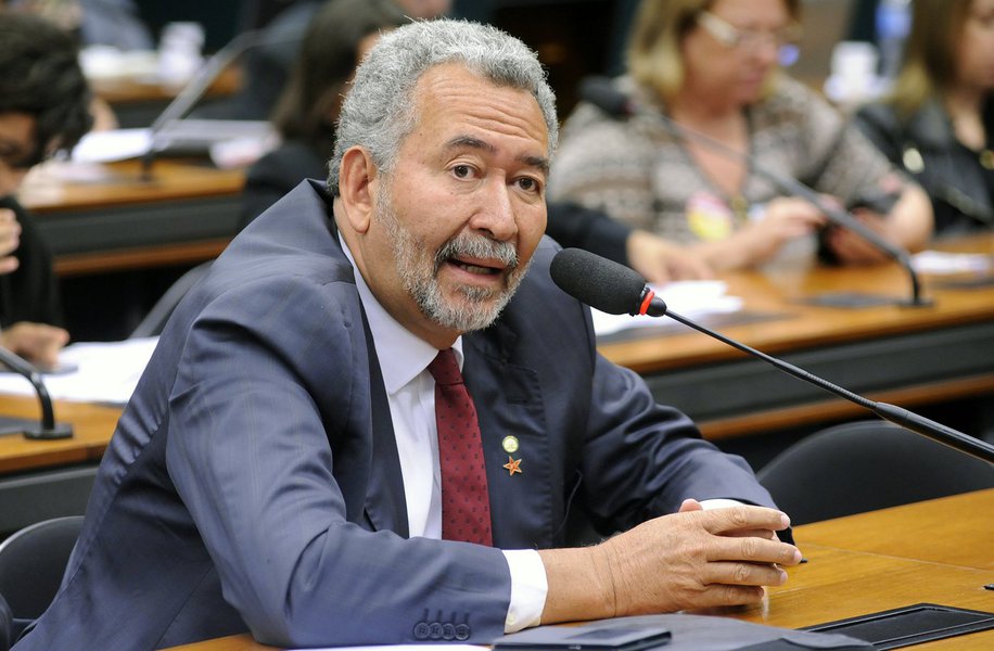 Parlamentar teve audiência com o ministro do Supremo Tribunal Federal Ricardo Lewandowski, relator do mandado de segurança que foi impetrado por integrantes do PT, PCdoB, Psol, PDT e PSB para anular a instalação das novas CPIs; "Espero que a gente consiga uma decisão do Supremo barrando essas CPIs que não têm objeto, nem fato determinante. Na realidade o que eles querem é a intolerância e o ódio contra os povos indígenas e os movimentos sociais"; confira vídeo com a fala do deputado (Foto: Gisele Federicce) Parlamentar teve audiência com o ministro do Supremo Tribunal Federal Ricardo Lewandowski, relator do mandado de segurança que foi impetrado por integrantes do PT, PCdoB, Psol, PDT e PSB para anular a instalação das novas CPIs; "Espero que a gente consiga uma decisão do Supremo barrando essas CPIs que não têm objeto, nem fato determinante. Na realidade o que eles querem é a intolerância e o ódio contra os povos indígenas e os movimentos sociais"; confira vídeo com a fala do deputado