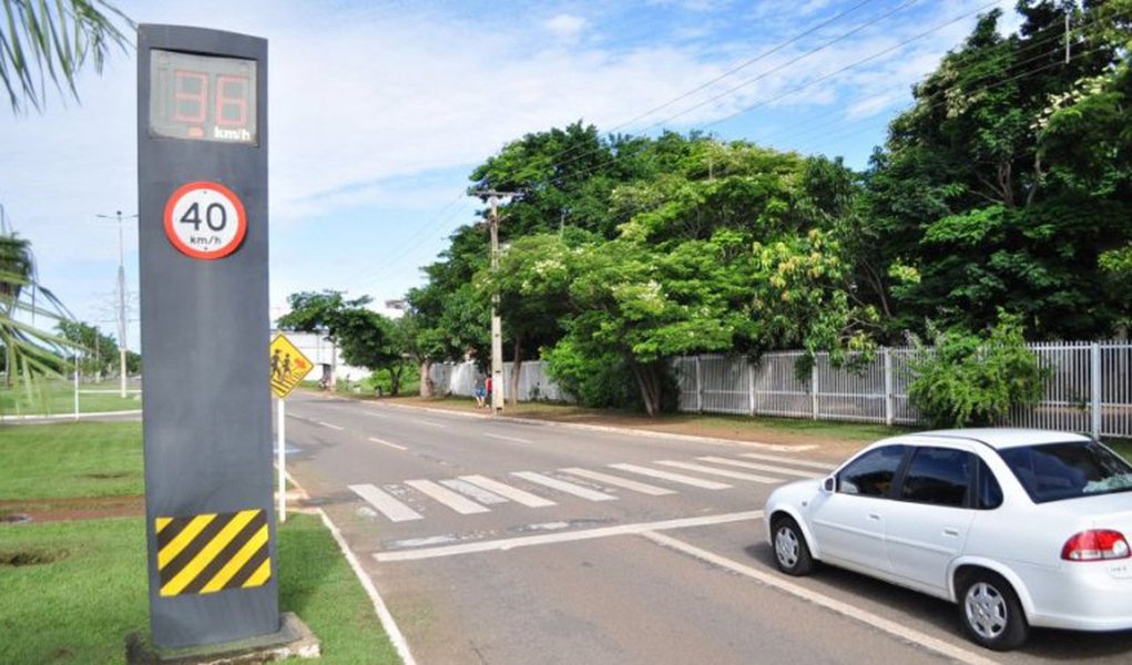 O MPE recomendou à Prefeitura de Palmas que suspenda o contrato entre o Município e o Consórcio Palmas, do qual fazem parte as empresas denominadas Perkons S.A. e AC Constroltech Tecnologia em Informática Ltda., para prestação de serviços de monitoramento e fiscalização de trânsito, por indícios de ilegalidades no processo licitatório dos contratos; a recomendação é resultado do Inquérito Civil (IC) instaurado pela 9ª Promotoria da Capital no último dia 25 de novembro, para apurar suposta prática de atos de improbidade administrativa por agentes políticos e servidores do Município de Palmas no procedimento licitatório que culminou na contratação das empresas (Foto: Leonardo Lucena) O MPE recomendou à Prefeitura de Palmas que suspenda o contrato entre o Município e o Consórcio Palmas, do qual fazem parte as empresas denominadas Perkons S.A. e AC Constroltech Tecnologia em Informática Ltda., para prestação de serviços de monitoramento e fiscalização de trânsito, por indícios de ilegalidades no processo licitatório dos contratos; a recomendação é resultado do Inquérito Civil (IC) instaurado pela 9ª Promotoria da Capital no último dia 25 de novembro, para apurar suposta prática de atos de improbidade administrativa por agentes políticos e servidores do Município de Palmas no procedimento licitatório que culminou na contratação das empresas