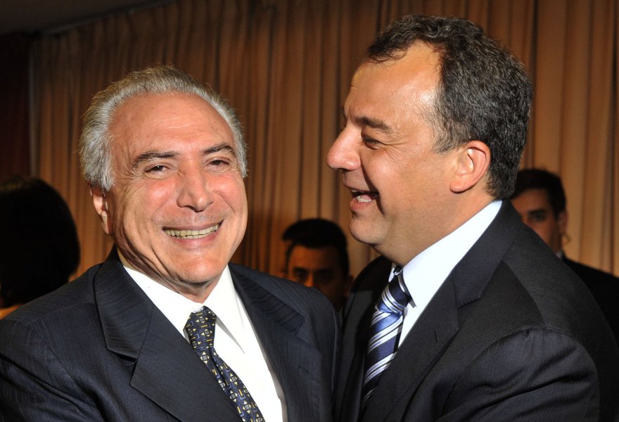 O mega-esquema de corrupção no governo do Rio de Janeiro, chefiado pelo ex-governador Sergio Cabral, que está preso, e a revelação de novas irregularidades, com o pedido de prisão do empresário Eike Batista fizeram o PMDB reconhecer que não manterá o controle sobre o estado nas eleições de 2018; segundo a Coluna do Estadão deste sábado, 28, para complicar ainda mais a situação do partido é que o único político do PMDB com potencial para tentar o governo, o ex-prefeito Eduardo Paes tem sido aconselhado a mudar de legenda se quiser vencer (Foto: Aquiles Lins) O mega-esquema de corrupção no governo do Rio de Janeiro, chefiado pelo ex-governador Sergio Cabral, que está preso, e a revelação de novas irregularidades, com o pedido de prisão do empresário Eike Batista fizeram o PMDB reconhecer que não manterá o controle sobre o estado nas eleições de 2018; segundo a Coluna do Estadão deste sábado, 28, para complicar ainda mais a situação do partido é que o único político do PMDB com potencial para tentar o governo, o ex-prefeito Eduardo Paes tem sido aconselhado a mudar de legenda se quiser vencer