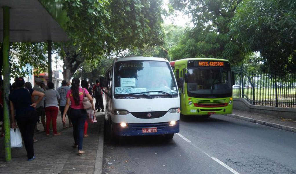 O prefeito de Teresina, Firmino Filho (PSDB), confirmou o reajuste da tarifa de ônibus da capital de R$ 2,75 para R$ 3,30, um reajuste de 20%; a prefeitura justificou o reajuste considerando vários custos como os salários dos servidores do sistema, que teve aumento de 33,7%, e o preço dos veículos, que ficou 15,24% mais caro (Foto: Leonardo Lucena) O prefeito de Teresina, Firmino Filho (PSDB), confirmou o reajuste da tarifa de ônibus da capital de R$ 2,75 para R$ 3,30, um reajuste de 20%; a prefeitura justificou o reajuste considerando vários custos como os salários dos servidores do sistema, que teve aumento de 33,7%, e o preço dos veículos, que ficou 15,24% mais caro