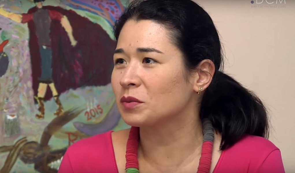 Em entrevista ao jornalista Kiko Nogueira, ao programa do Diário do Centro do Mundo (DCM) na TVT, a filha de José Genoino conta bastidores do que passou a família durante os nove anos do drama que envolve a acusação, condenação, prisão, doença e afinal extinção da pena de seu pai no mensalão; sobre isso, ela escreve um livro, e arrecada na internet recursos para sua publicação; "O que eu quero é contar essa história do nosso ponto de vista, de como a nossa família viveu todo o processo", diz; assista (Foto: Gisele Federicce) Em entrevista ao jornalista Kiko Nogueira, ao programa do Diário do Centro do Mundo (DCM) na TVT, a filha de José Genoino conta bastidores do que passou a família durante os nove anos do drama que envolve a acusação, condenação, prisão, doença e afinal extinção da pena de seu pai no mensalão; sobre isso, ela escreve um livro, e arrecada na internet recursos para sua publicação; "O que eu quero é contar essa história do nosso ponto de vista, de como a nossa família viveu todo o processo", diz; assista