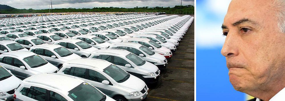 A venda de veículos no Brasil fez uma espécie de viagem de volta no tempo: em 2016, houve queda de 20,2% nas vendas em comparação com o ano anterior, um resultado que faz o País voltar aos números registrados entre 2006 e 2007; as montadoras, antes grandes vetores de geração de empregos, têm passado por uma rotina de seguidas interrupções na produção com funcionários afastados em férias coletivas ou suspensão temporária de contratos; mercado não vê 2017 com grandes esperanças de melhora (Foto: Giuliana Miranda) A venda de veículos no Brasil fez uma espécie de viagem de volta no tempo: em 2016, houve queda de 20,2% nas vendas em comparação com o ano anterior, um resultado que faz o País voltar aos números registrados entre 2006 e 2007; as montadoras, antes grandes vetores de geração de empregos, têm passado por uma rotina de seguidas interrupções na produção com funcionários afastados em férias coletivas ou suspensão temporária de contratos; mercado não vê 2017 com grandes esperanças de melhora