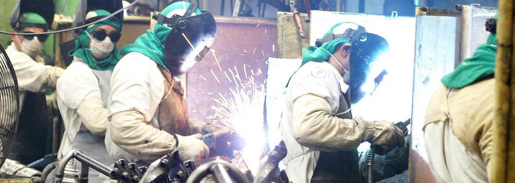 A indústria brasileira poderá perder R$ 66,8 bilhões com os nove feriados nacionais e três pontos facultativos deste ano; o valor representa 4,4% do PIB ( soma dos bens e riquezas produzidos no país) industrial do país, o maior percentual registrado desde 2008; é o que aponta o estudo “O Custo Econômico dos Feriados Federais para a Indústria”, divulgado pela Federação das Indústrias do Estado do Rio de Janeiro (Firjan); o levantamento tem como base a relação de feriados e pontos facultativos divulgada pelo Ministério do Planejamento, Orçamento e Gestão (Foto: Leonardo Lucena) A indústria brasileira poderá perder R$ 66,8 bilhões com os nove feriados nacionais e três pontos facultativos deste ano; o valor representa 4,4% do PIB ( soma dos bens e riquezas produzidos no país) industrial do país, o maior percentual registrado desde 2008; é o que aponta o estudo “O Custo Econômico dos Feriados Federais para a Indústria”, divulgado pela Federação das Indústrias do Estado do Rio de Janeiro (Firjan); o levantamento tem como base a relação de feriados e pontos facultativos divulgada pelo Ministério do Planejamento, Orçamento e Gestão