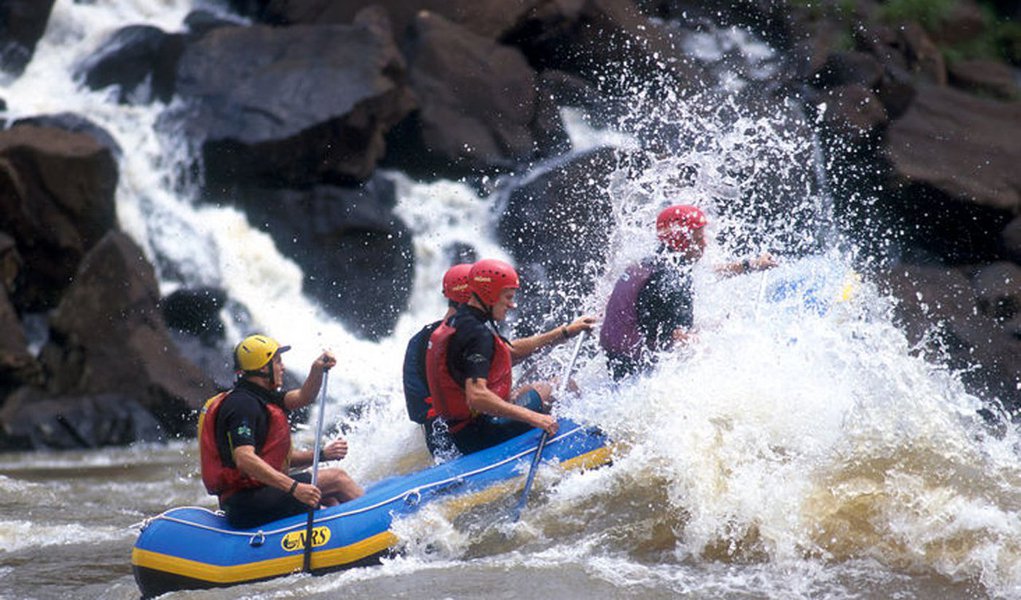 Conhecido por sua grande diversidade, o Brasil tem atraído muitos turistas estrangeiros graças aos seus cenários perfeitos para a prática de esportes radicais; confira as dicas de destinos com opções pra lá de radicais que irão injetar adrenalina pura nas veias do turista que gosta de aventuras e emoções forte (Foto: Paulo Emílio) Conhecido por sua grande diversidade, o Brasil tem atraído muitos turistas estrangeiros graças aos seus cenários perfeitos para a prática de esportes radicais; confira as dicas de destinos com opções pra lá de radicais que irão injetar adrenalina pura nas veias do turista que gosta de aventuras e emoções forte