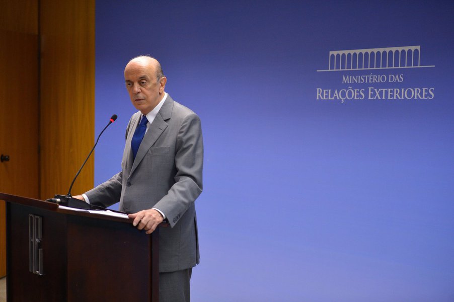 Em declaração a jornalistas nesta quarta-feira 9, ao comentar a vitória de Donald Trump nos Estados Unidos, o ministro das Relações Exteriores, José Serra, destacou a importância de se respeitar o resultado da eleição (americana); "Nas democracias, as decisões do eleitorado se respeitam e se cumprem", disse; o PSDB, partido de Serra, liderou o golpe parlamentar contra Dilma Rousseff após a derrota do senador Aécio Neves (PSDB) ao Planalto, que não se conformou com o resultado das urnas (Foto: Gisele Federicce) Em declaração a jornalistas nesta quarta-feira 9, ao comentar a vitória de Donald Trump nos Estados Unidos, o ministro das Relações Exteriores, José Serra, destacou a importância de se respeitar o resultado da eleição (americana); "Nas democracias, as decisões do eleitorado se respeitam e se cumprem", disse; o PSDB, partido de Serra, liderou o golpe parlamentar contra Dilma Rousseff após a derrota do senador Aécio Neves (PSDB) ao Planalto, que não se conformou com o resultado das urnas