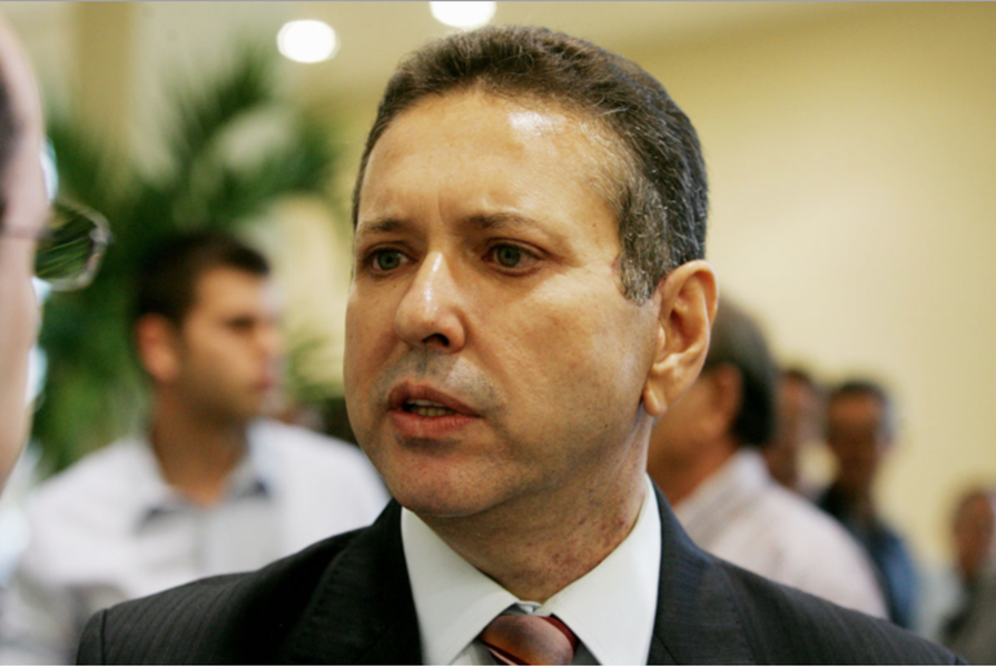 Presidente eleito do TCM, Domingos Filho marcou a sua posse para esta sexta-feira (6), poucos dias após a liminar do Supremo Tribunal Federal que suspendeu a extinção do órgão. O TCM-CE funciona até revogação da liminar pelo relator Celso de Mello, ministro do STF, ou pelo julgamento do mérito da Ação Direta de Inconstitucionalidade (ADI) protocolada por Domingos (Foto: Rodrigo Rocha) Presidente eleito do TCM, Domingos Filho marcou a sua posse para esta sexta-feira (6), poucos dias após a liminar do Supremo Tribunal Federal que suspendeu a extinção do órgão. O TCM-CE funciona até revogação da liminar pelo relator Celso de Mello, ministro do STF, ou pelo julgamento do mérito da Ação Direta de Inconstitucionalidade (ADI) protocolada por Domingos