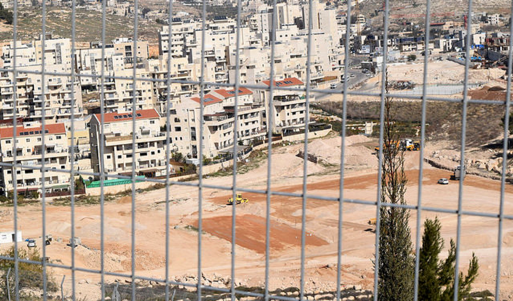 O governo de Israel aprovou, neste domingo (22), a construção de 566 novas casas em três assentamentos israelenses em território palestino, localizados no leste da cidade de Jerusalém; decisão é contrária ao que definiu o Conselho de Segurança da Organização das Nações Unidas (ONU), no último dia 23 de dezembro, quando o órgão aprovou uma resolução que considera ilegal os novos assentamentos israelenses em territórios ocupados (Foto: Giuliana Miranda) O governo de Israel aprovou, neste domingo (22), a construção de 566 novas casas em três assentamentos israelenses em território palestino, localizados no leste da cidade de Jerusalém; decisão é contrária ao que definiu o Conselho de Segurança da Organização das Nações Unidas (ONU), no último dia 23 de dezembro, quando o órgão aprovou uma resolução que considera ilegal os novos assentamentos israelenses em territórios ocupados