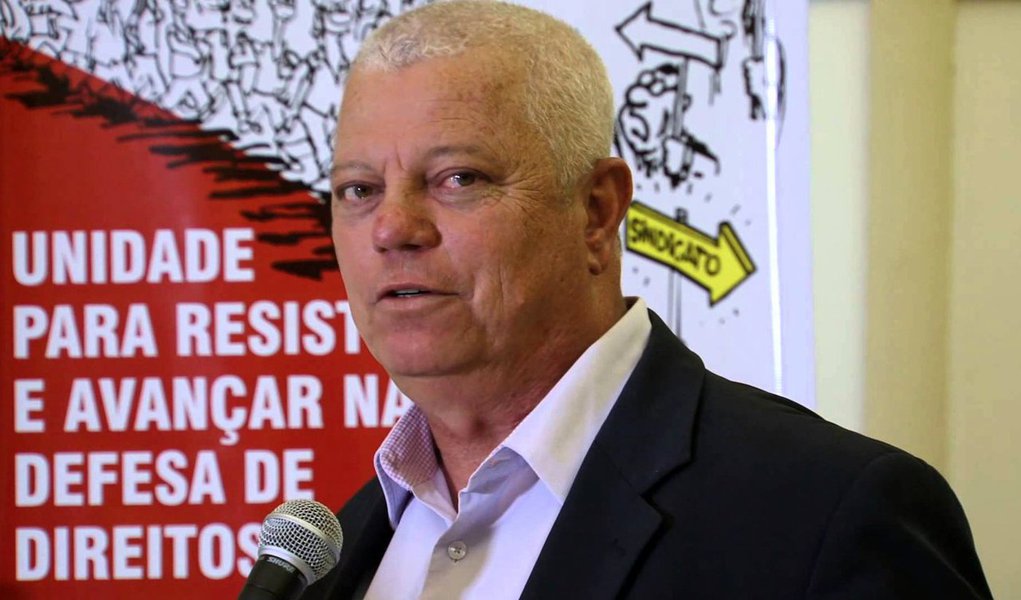 Os petistas baianos ficaram satisfeitos com as mudanças decididas durante os dois dias de reuniões no diretório nacional do PT, em São Paulo; para o presidente do PT na Bahia, Everaldo Anunciação, o novo formato será menos danoso para a militância, “que reivindica voz ativa”; ficou definido o fim das eleições diretas para escolha do presidente nacional; o processo de eleição indireta foi defendida pela corrente Construindo um Novo Brasil (CNB), liderada pelo ex-presidente Lula (Foto: Voney Malta) Os petistas baianos ficaram satisfeitos com as mudanças decididas durante os dois dias de reuniões no diretório nacional do PT, em São Paulo; para o presidente do PT na Bahia, Everaldo Anunciação, o novo formato será menos danoso para a militância, “que reivindica voz ativa”; ficou definido o fim das eleições diretas para escolha do presidente nacional; o processo de eleição indireta foi defendida pela corrente Construindo um Novo Brasil (CNB), liderada pelo ex-presidente Lula