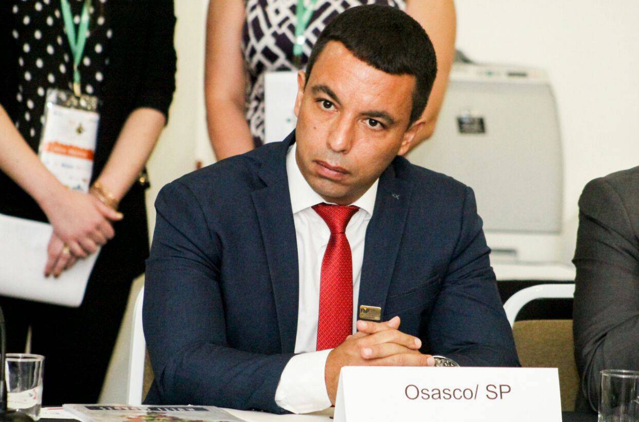 O prefeito eleito de Osasco, Rogério Lins (PTN), que se entregou à polícia no domingo, foi transferido nesta quarta da Cadeia Pública de Osasco para a Penitenciária Dr. José Augusto Salgado II de Tremembé, no interior paulista; Lins se entregou à polícia no domingo após retornar de uma viagem a Miami, nos Estados Unidos; ele era considerado foragido da Justiça desde o dia 6 deste mês pela Operação Caça-Fantasmas, que investiga funcionários fantasmas na Câmara de Vereadores de Osasco, além da captação de dinheiro de parte do salário de assessores dos parlamentares (Foto: Romulo Faro) O prefeito eleito de Osasco, Rogério Lins (PTN), que se entregou à polícia no domingo, foi transferido nesta quarta da Cadeia Pública de Osasco para a Penitenciária Dr. José Augusto Salgado II de Tremembé, no interior paulista; Lins se entregou à polícia no domingo após retornar de uma viagem a Miami, nos Estados Unidos; ele era considerado foragido da Justiça desde o dia 6 deste mês pela Operação Caça-Fantasmas, que investiga funcionários fantasmas na Câmara de Vereadores de Osasco, além da captação de dinheiro de parte do salário de assessores dos parlamentares