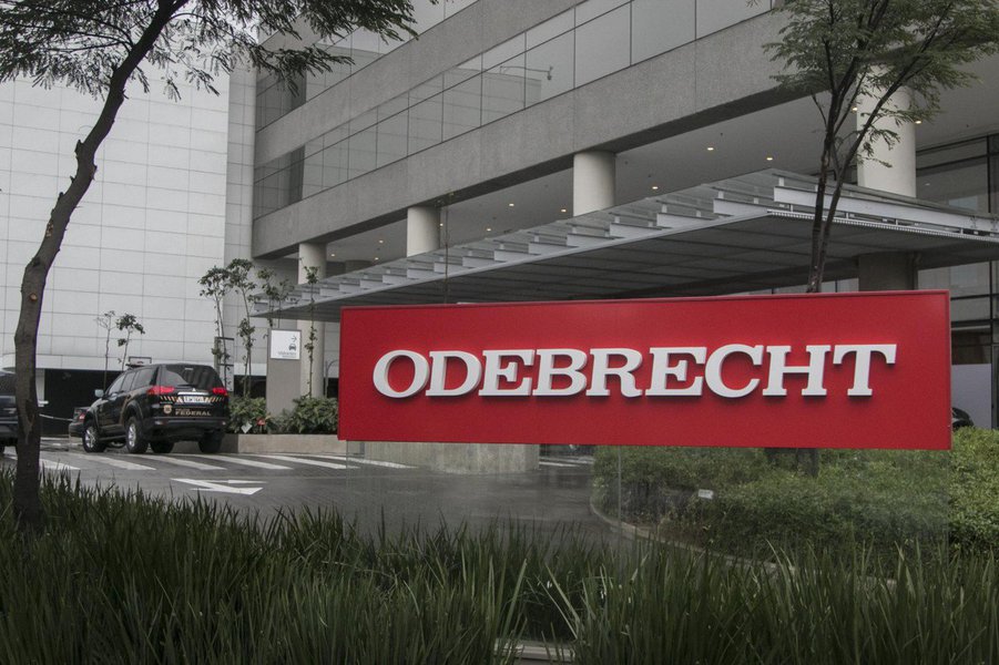 A Odebrecht reafirmou o compromisso de colaborar com a Justiça após a decisão do governo do Panamá de cancelar contratos com o grupo brasileiro e proibir a Odebrecht de participar de novas licitações no país; "A Odebrecht não se manifesta sobre o tema, mas reafirma seu compromisso de colaborar com a Justiça. A empresa está implantando as melhores práticas de compliance, baseadas na ética, transparência e integridade", disse a empresa em nota (Foto: Romulo Faro) A Odebrecht reafirmou o compromisso de colaborar com a Justiça após a decisão do governo do Panamá de cancelar contratos com o grupo brasileiro e proibir a Odebrecht de participar de novas licitações no país; "A Odebrecht não se manifesta sobre o tema, mas reafirma seu compromisso de colaborar com a Justiça. A empresa está implantando as melhores práticas de compliance, baseadas na ética, transparência e integridade", disse a empresa em nota