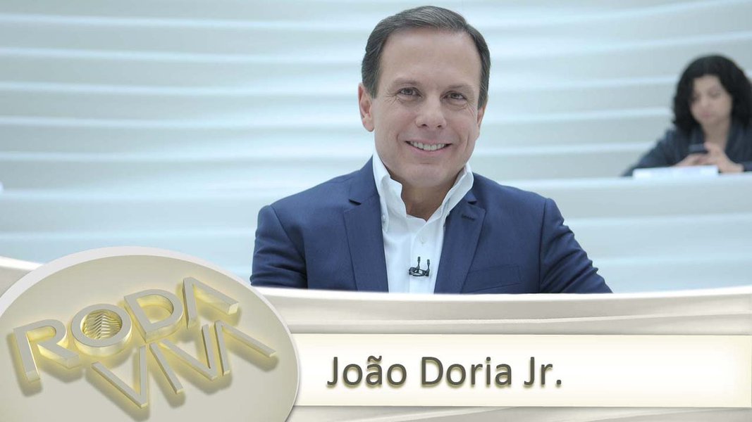 O prefeito eleito de São Paulo, João Doria Júnior, que surpreendeu o próprio PSDB ao vencer a disputa municipal em primeiro turno, já cogita deixar a prefeitura em 2018, para concorrer ao governo de São Paulo; "Eu nunca disse que não poderia ser candidato a governador", disse Doria durante o programa Roda Viva, da TV Cultura, nesta segunda-feira; candidatura de Doria faz parte do projeto de Geraldo Alckmin para tentar a presidência, deixando Bruno Covas na prefeitura e controlando toda a máquina do PSDB paulista (Foto: Leonardo Attuch) O prefeito eleito de São Paulo, João Doria Júnior, que surpreendeu o próprio PSDB ao vencer a disputa municipal em primeiro turno, já cogita deixar a prefeitura em 2018, para concorrer ao governo de São Paulo; "Eu nunca disse que não poderia ser candidato a governador", disse Doria durante o programa Roda Viva, da TV Cultura, nesta segunda-feira; candidatura de Doria faz parte do projeto de Geraldo Alckmin para tentar a presidência, deixando Bruno Covas na prefeitura e controlando toda a máquina do PSDB paulista