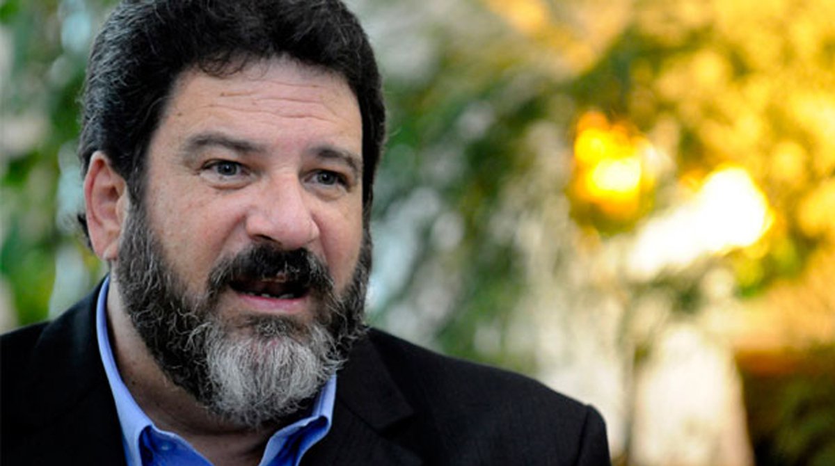 O filósofo e educador Mario Sergio Cortella criticou o gesto de Michel Temer, que desdenhou ontem da mobilização dos estudantes que protestam contra a PEC 55, do teto dos gastos, ao dizer que eles não leram o texto e não entenderam a proposta; "Uma nação não pode permitir que um presidente tenha falta de educação dessa natureza. Ele jamais poderia humilhar as pessoas", disse Cortella; assista (Foto: Gisele Federicce) O filósofo e educador Mario Sergio Cortella criticou o gesto de Michel Temer, que desdenhou ontem da mobilização dos estudantes que protestam contra a PEC 55, do teto dos gastos, ao dizer que eles não leram o texto e não entenderam a proposta; "Uma nação não pode permitir que um presidente tenha falta de educação dessa natureza. Ele jamais poderia humilhar as pessoas", disse Cortella; assista