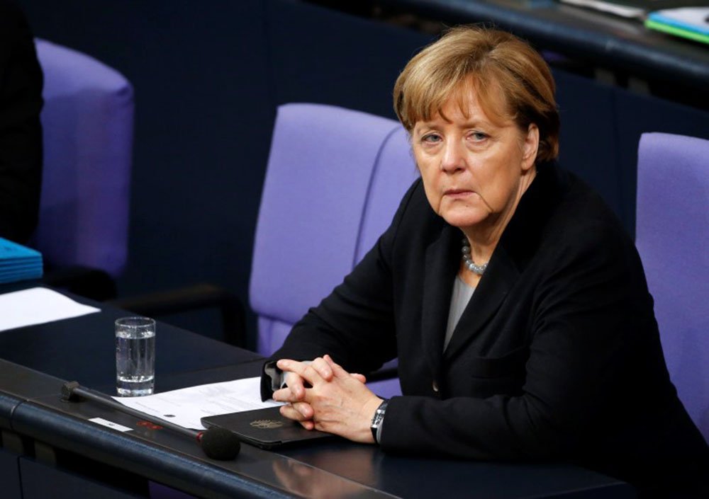 Chanceler da Alemanha, Angela Merkel, durante sessão parlamentar, em Berlim. 13/01/2016 REUTERS/Fabrizio Bensch (Foto: Leonardo Attuch) Chanceler da Alemanha, Angela Merkel, durante sessão parlamentar, em Berlim. 13/01/2016 REUTERS/Fabrizio Bensch