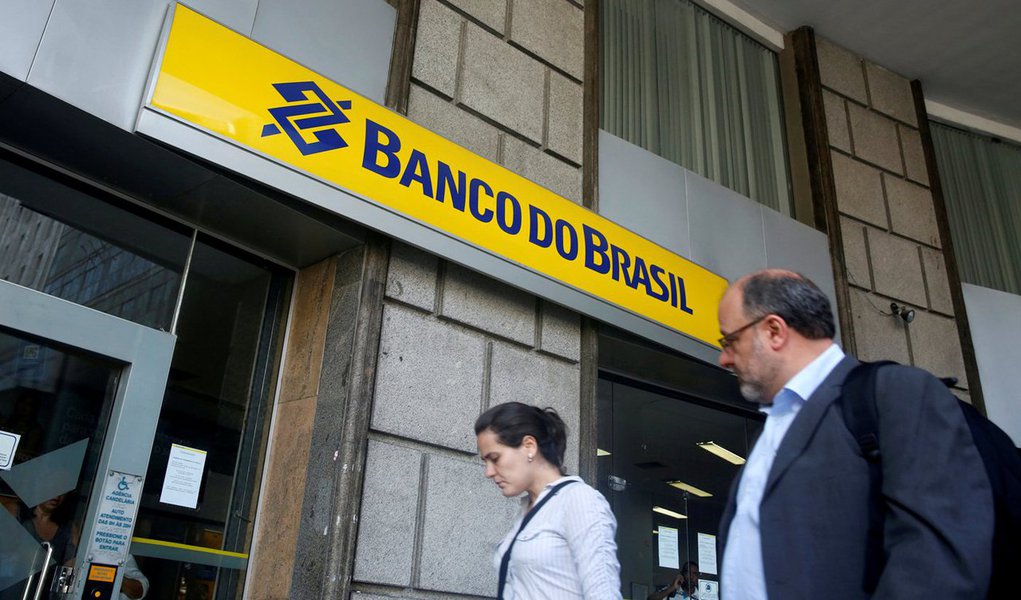 Banco do Brasil, maior banco do país em ativos, teve lucro líquido de R$ 2,246 bilhões no terceiro trimestre, queda ante os R$ 3,06 bilhões obtidos em igual período de 201 (Foto: Paulo Emílio) Banco do Brasil, maior banco do país em ativos, teve lucro líquido de R$ 2,246 bilhões no terceiro trimestre, queda ante os R$ 3,06 bilhões obtidos em igual período de 201