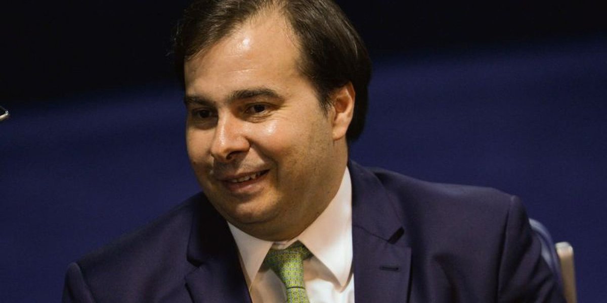 Presidente do Tribunal Regional Federal da 1ª Região (TRF-1), desembargador Hilton Queiroz, suspendeu nesta segunda-feira, 23, a decisão liminar da Justiça de Brasília, que impedia o presidente da Câmara, Rodrigo Maia (DEM-RJ), de tentar se reeleger para o cargo no dia 2 de fevereiro; "A literalidade da disposição constitucional deixa evidente que a recondução para o mesmo cargo na eleição imediatamente subsequente só é vedada aos que foram eleitos para mandato de dois anos", escreveu Hilton Queiroz em sua decisão (Foto: Aquiles Lins) Presidente do Tribunal Regional Federal da 1ª Região (TRF-1), desembargador Hilton Queiroz, suspendeu nesta segunda-feira, 23, a decisão liminar da Justiça de Brasília, que impedia o presidente da Câmara, Rodrigo Maia (DEM-RJ), de tentar se reeleger para o cargo no dia 2 de fevereiro; "A literalidade da disposição constitucional deixa evidente que a recondução para o mesmo cargo na eleição imediatamente subsequente só é vedada aos que foram eleitos para mandato de dois anos", escreveu Hilton Queiroz em sua decisão