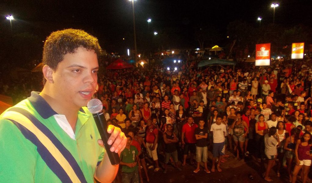 Projeto de lei do vereador Stélio Cordeiro (PSDB) propõe aumento nos salários de prefeito, vice-prefeito, secretários e sub secretário em percentuais que variam de 70% a 250%; ele foi eleito vice, no município de Pinheiro, na chapa de Luciano Genésio (PP); caso aprovado, a partir de janeiro o salário dele passa de R$ 5.632,00 para R$ 14.187,00; o do prefeito pula de R$ 13.180,00 para R$ 20.807,60 e será o gestor mais bem pago do Maranhão, com rendimento superior ao do governador (Foto: Voney Malta) Projeto de lei do vereador Stélio Cordeiro (PSDB) propõe aumento nos salários de prefeito, vice-prefeito, secretários e sub secretário em percentuais que variam de 70% a 250%; ele foi eleito vice, no município de Pinheiro, na chapa de Luciano Genésio (PP); caso aprovado, a partir de janeiro o salário dele passa de R$ 5.632,00 para R$ 14.187,00; o do prefeito pula de R$ 13.180,00 para R$ 20.807,60 e será o gestor mais bem pago do Maranhão, com rendimento superior ao do governador