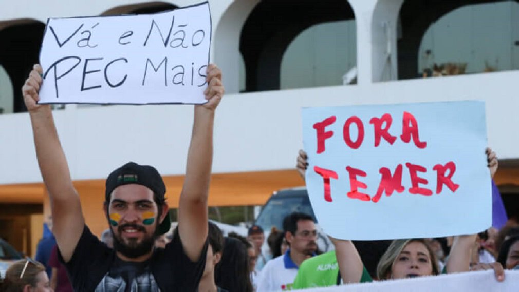 Estudantes de ocupações universitárias e secundaristas de todo o Brasil se reúnem na Ocupação da Universidade de Brasília (UnB), na capital federal, junto com diversas entidades do movimento educacional; ocupação da Universidade de Brasília recebe representantes das quase 200 ocupações e quer construir uma força-tarefa de resistência; com isso, a União Nacional dos Estudantes (UNE) planeja construir uma grande caravana até o Senado Federal no dia 29 de novembro, data em que será votada em primeira instância a PEC 55 (Foto: José Barbacena) Estudantes de ocupações universitárias e secundaristas de todo o Brasil se reúnem na Ocupação da Universidade de Brasília (UnB), na capital federal, junto com diversas entidades do movimento educacional; ocupação da Universidade de Brasília recebe representantes das quase 200 ocupações e quer construir uma força-tarefa de resistência; com isso, a União Nacional dos Estudantes (UNE) planeja construir uma grande caravana até o Senado Federal no dia 29 de novembro, data em que será votada em primeira instância a PEC 55