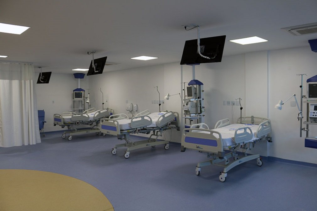 O Hospital de Urgências de Goiânia (Hugo) conquistou a acreditação nível 1 fornecida pela Organização Nacional de Acreditação (Ona); na prática, isso significa que a unidade receberá um certificado de qualidade dos serviços de saúde, concedido a apenas 4,61% dos 6.140 hospitais de todo o Brasil; 'É com muita alegria que recebemos a notícia de sermos um hospital acreditado. É o reforço do que buscamos dia a dia: aprimorar a assistência prestada, sempre com o foco nos processos de segurança do paciente”, comemora Ricardo Furtado, diretor Técnico da unidade (Foto: José Barbacena) O Hospital de Urgências de Goiânia (Hugo) conquistou a acreditação nível 1 fornecida pela Organização Nacional de Acreditação (Ona); na prática, isso significa que a unidade receberá um certificado de qualidade dos serviços de saúde, concedido a apenas 4,61% dos 6.140 hospitais de todo o Brasil; 'É com muita alegria que recebemos a notícia de sermos um hospital acreditado. É o reforço do que buscamos dia a dia: aprimorar a assistência prestada, sempre com o foco nos processos de segurança do paciente”, comemora Ricardo Furtado, diretor Técnico da unidade