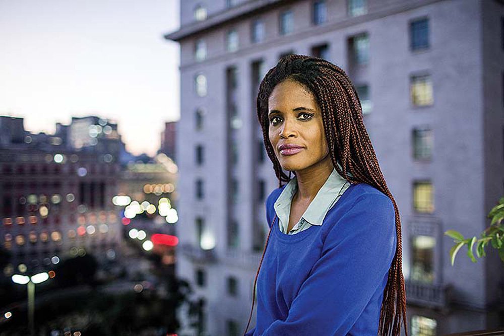 Mestre em Filosofia Política e atual secretária adjunta de Direitos Humanos e Cidadania da cidade de São Paulo, Djamila Ribeiro defende a resistência aos direitos conquistados pelas minorias nos governos Lula e Dilma; "Estamos diante de um cenário de retrocessos e cortes de políticas públicas, com a PEC 241. No momento em que estávamos num crescente de conseguir algumas ações que dizem respeito a uma reparação histórica para população negra, a gente vive o retrocesso dessas ações. É como se dissessem 'Chega!', quando o momento deveria ser de consolidação e amplificação desses direitos", criticou (Foto: Aquiles Lins) Mestre em Filosofia Política e atual secretária adjunta de Direitos Humanos e Cidadania da cidade de São Paulo, Djamila Ribeiro defende a resistência aos direitos conquistados pelas minorias nos governos Lula e Dilma; "Estamos diante de um cenário de retrocessos e cortes de políticas públicas, com a PEC 241. No momento em que estávamos num crescente de conseguir algumas ações que dizem respeito a uma reparação histórica para população negra, a gente vive o retrocesso dessas ações. É como se dissessem 'Chega!', quando o momento deveria ser de consolidação e amplificação desses direitos", criticou