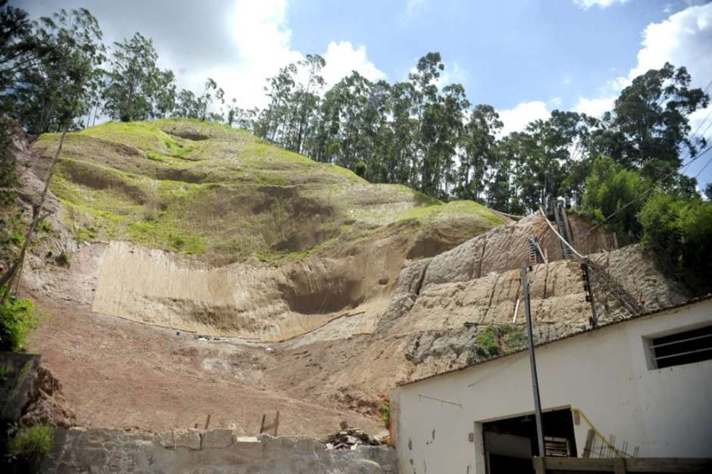 As últimas 220 unidades das 2.300 construídas em Nova Friburgo para os desabrigados das chuvas de janeiro de 2001 foram entregues pela prefeitura da cidade; os imóveis foram construídos pela Secretaria Estadual de Obras através do Programa Minha Casa, Minha Vida, da Caixa Econômica Federal (Foto: Leonardo Lucena) As últimas 220 unidades das 2.300 construídas em Nova Friburgo para os desabrigados das chuvas de janeiro de 2001 foram entregues pela prefeitura da cidade; os imóveis foram construídos pela Secretaria Estadual de Obras através do Programa Minha Casa, Minha Vida, da Caixa Econômica Federal